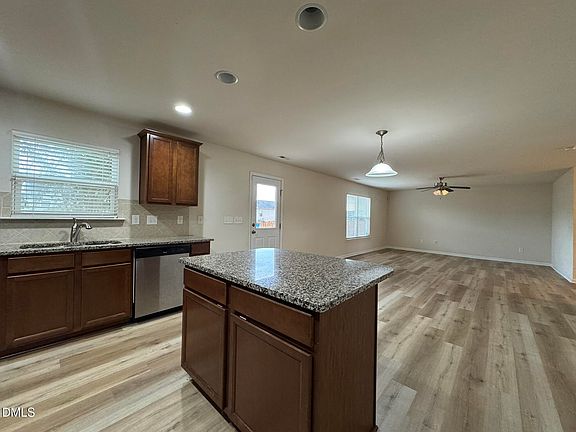 4th image of 2538 Girvan Dr