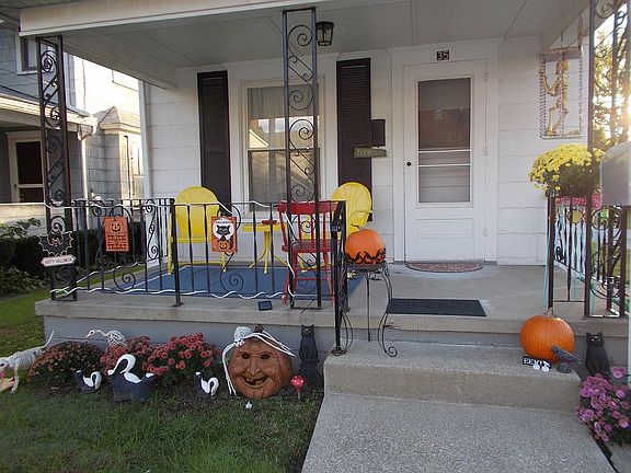 3rd image of 35 16th St NW