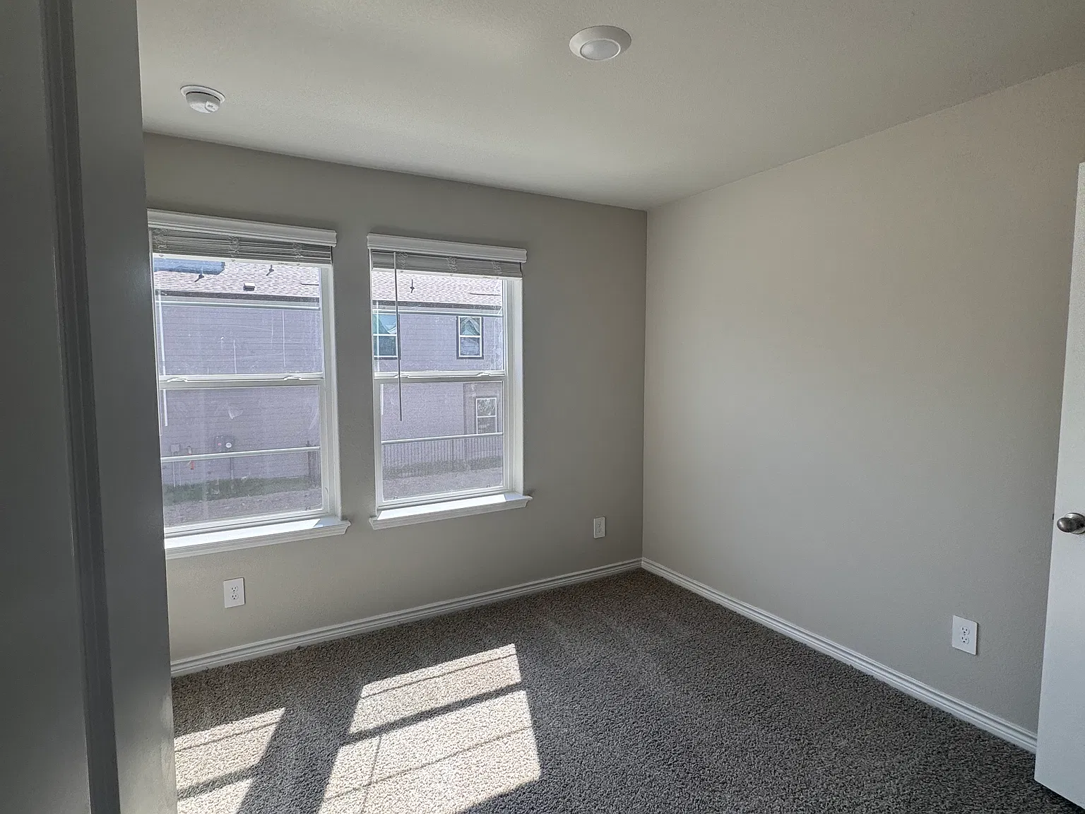 4 bed, 1726 sqft, $2,550 — Photo 4