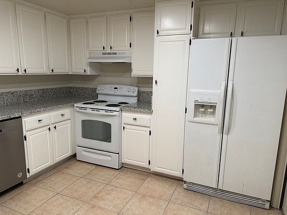 3rd image of 1270 Hartford Cir