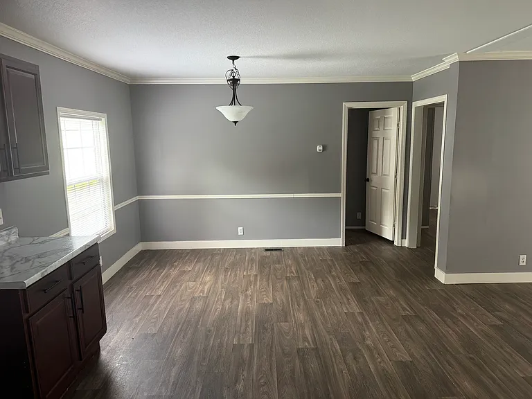379 Pointe Ln — Photo 3