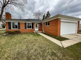 27935 Larkmoor St, Southfield, MI 48076