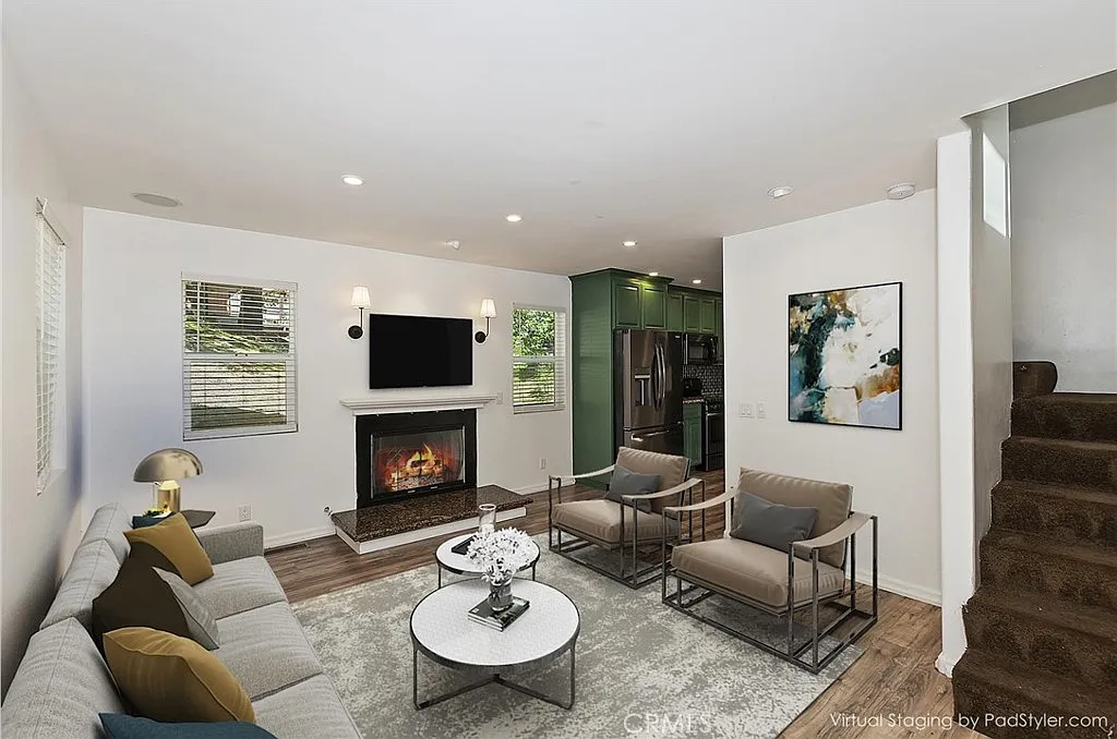3 bed, 2.0 bath, 1824 sqft, $2,400 — Photo 4