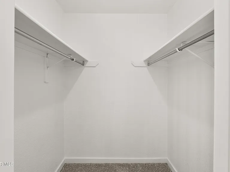 936 Oneida Dr — Photo 12