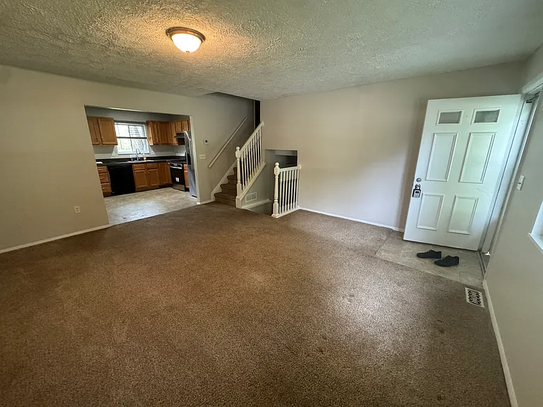 8895 Fairlane Dr — Photo 5