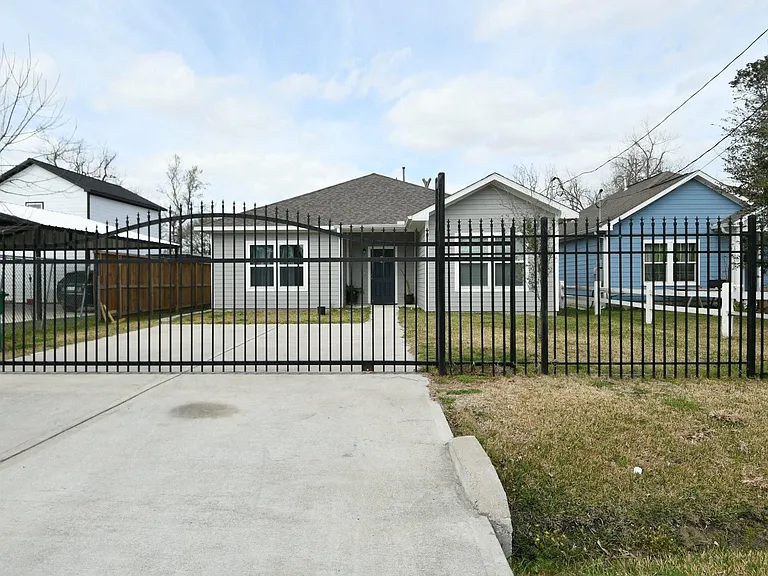 5817 Gaston St — Photo 7