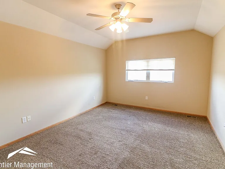 2714 Donnas Way — Photo 8