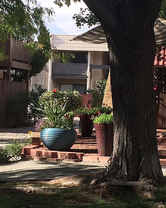 Chambers, A Unit, Side yard