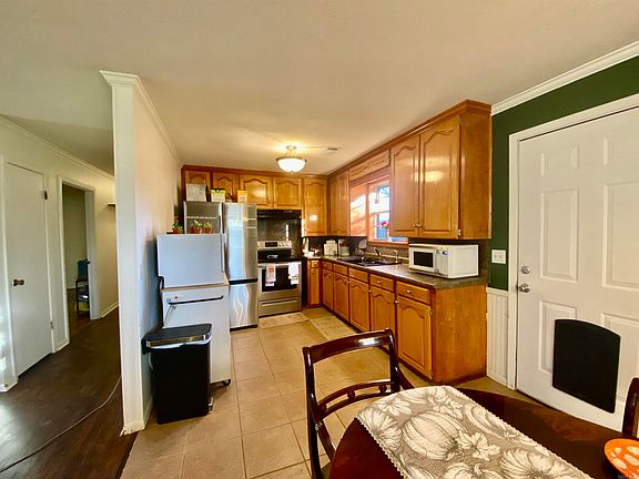 4th image of 161 W Ouachita #406