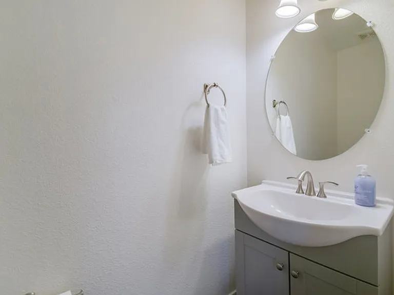 8627 Eagle Creek Dr NE — Photo 9