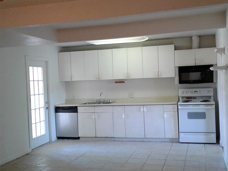 2nd image of 1212 Melville Dr