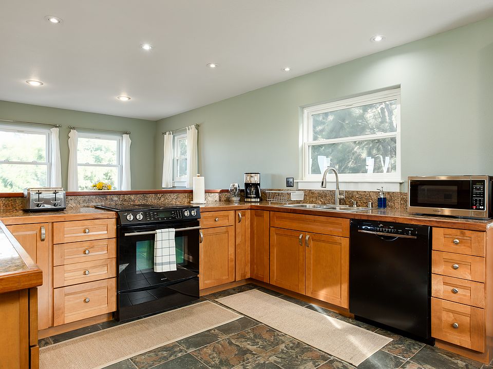 Open concept kitchen, connected to living and dining room.