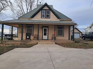 318 Maple St, Centralia, KS 66415