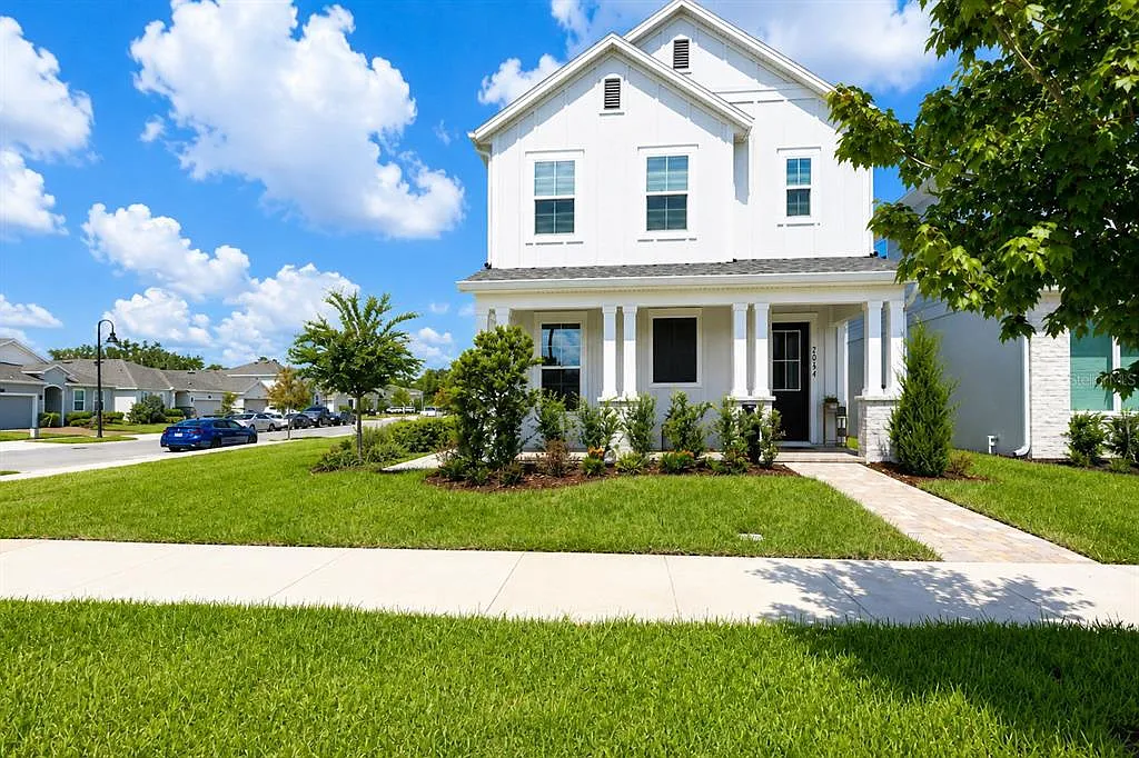 3 bed, 2.5 bath, 2466 sqft, $2,500 — Photo 3
