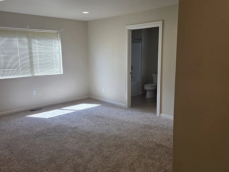 2404 N Ridgeview Ln #1 — Photo 9