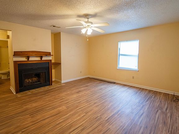 5th image of 1500 Twin Lakes Cir