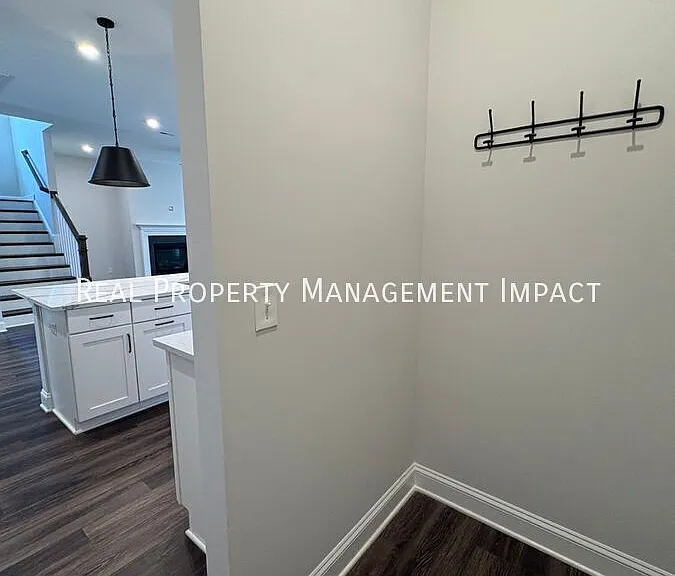 25 Parkway Dr — Photo 17