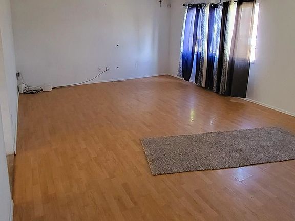 5th image of 3932 Sheffield Ln