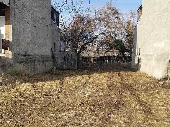 3rd image of 1129 W Erie Ave
