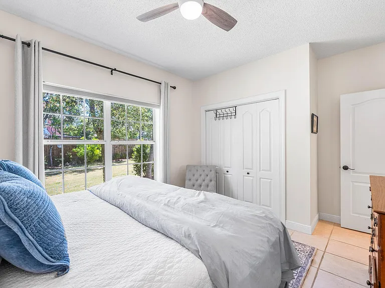 220 Seabreeze Cir — Photo 24