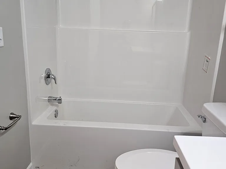 603 E Division St #2 — Photo 7