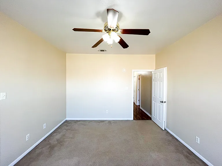 1303 Nicholas Cir #B — Photo 21