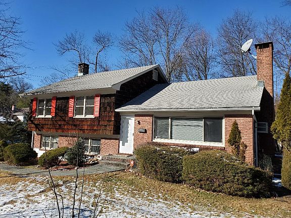 2nd image of 215 Harriman Rd