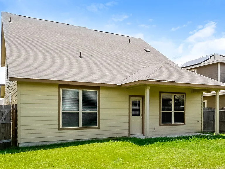9719 Belmore Cv — Photo 16