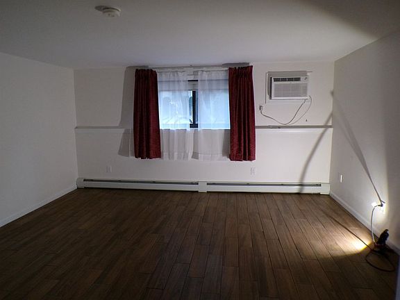 4th image of 9 Tiffany Rd APT 1