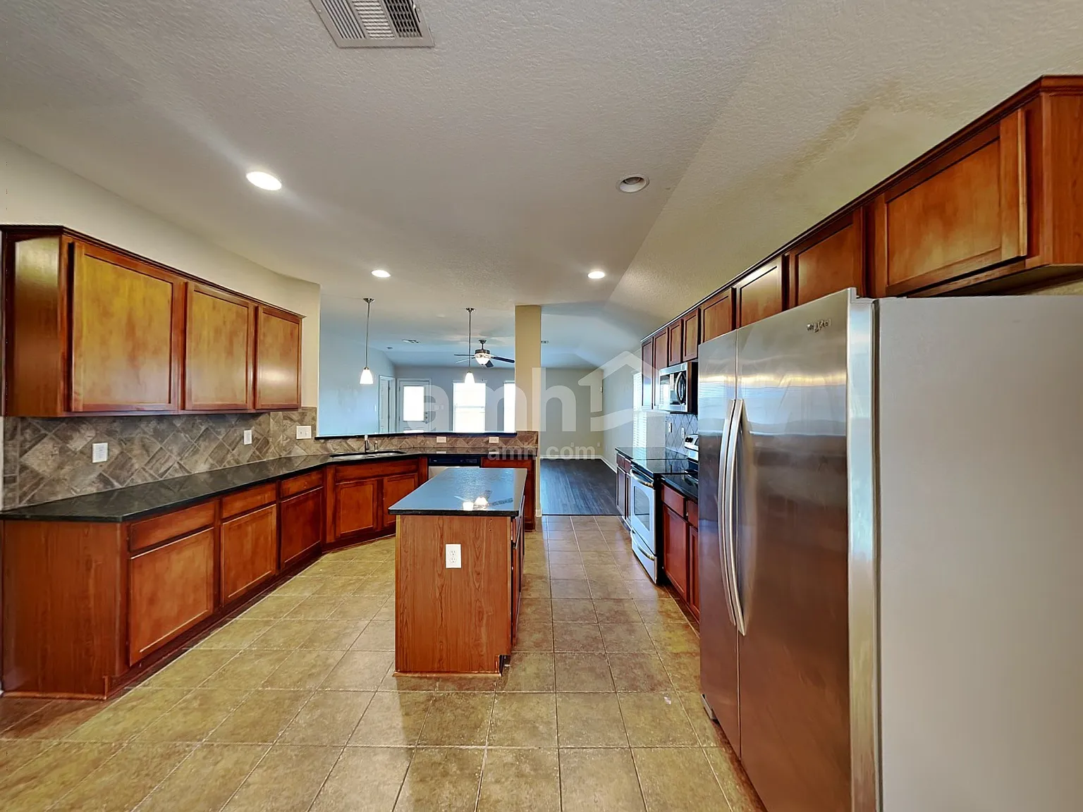 3 bed, 2.0 bath, 1561 sqft, $1,945 — Photo 3