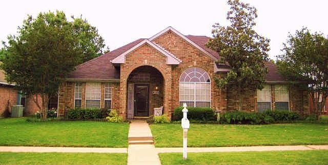 1st image of 2214 Woodglen Dr
