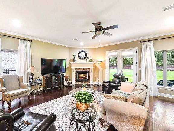 4th image of 3932 Acadian Village Dr