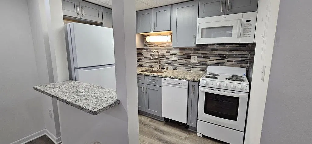 218 N Main St - Apt 23, Fort Atkinson WI — Photo 2
