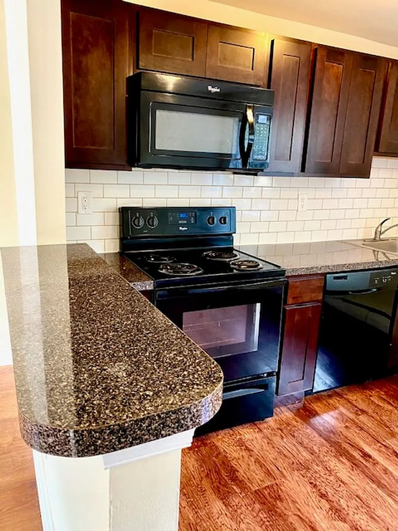Regency Terrace — Photo 1