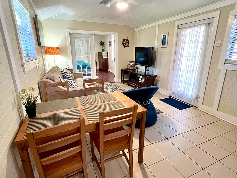 1602 Orlando Cir S #1 — Photo 9