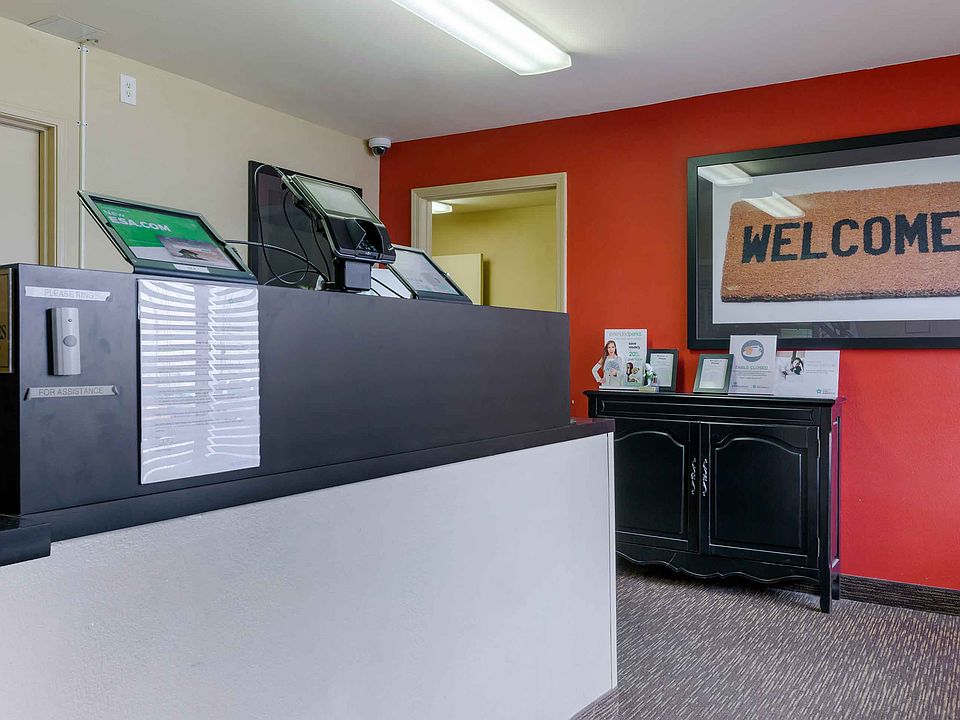 Lobby and Guest Check-in