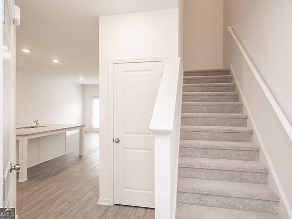 4th image of 1092 Edwin Ln