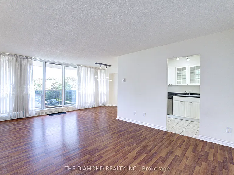 40 Sunrise Ave #301 — Photo 4
