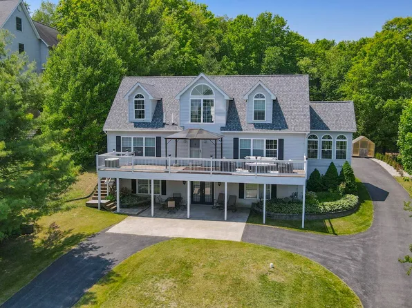 9821 Elk Lake Trl, Williamsburg, MI 49690