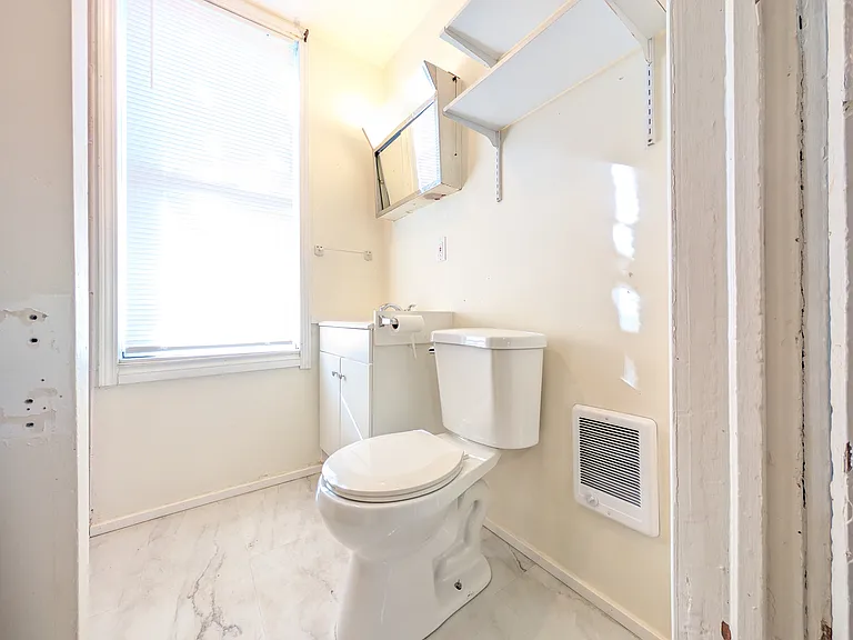 433 SW 5th St — Photo 17