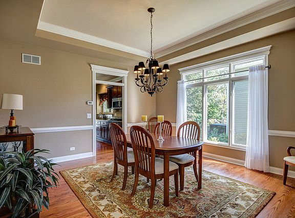 4th image of 2577 Charter Oak Dr