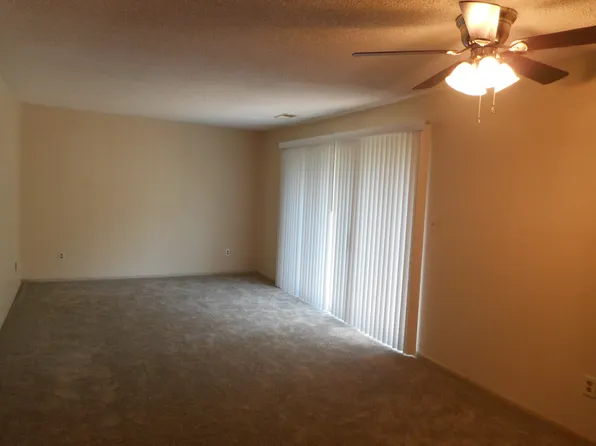 8498 Lane Dr #6, Kansas City, MO 64138