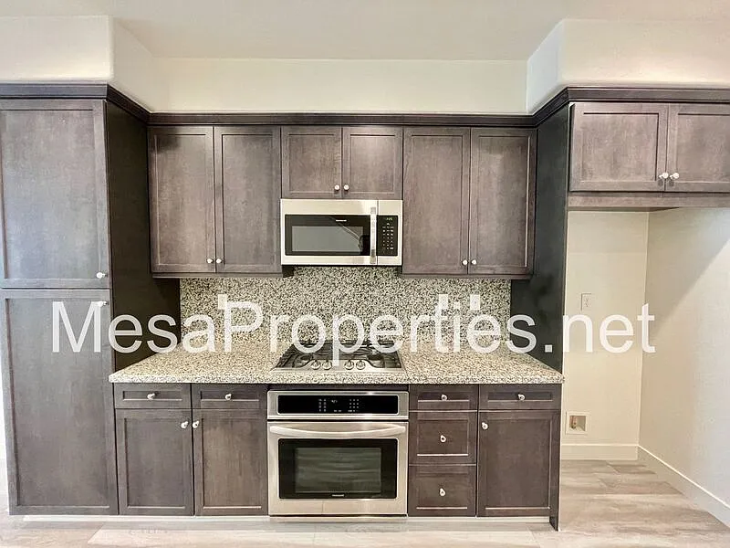 2 bed, 2.5 bath, 1295 sqft, $3,095 — Photo 3