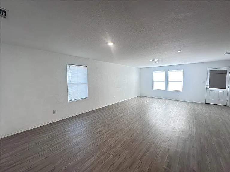 2722 Winterfell St — Photo 3