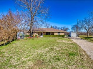 208 Castle Cir, Blooming Grove, TX 76626