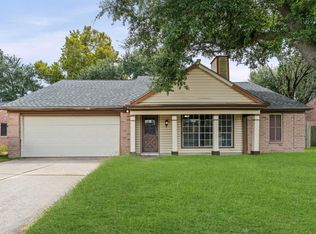 2430 Shady Bend Dr, Pearland, TX 77581
