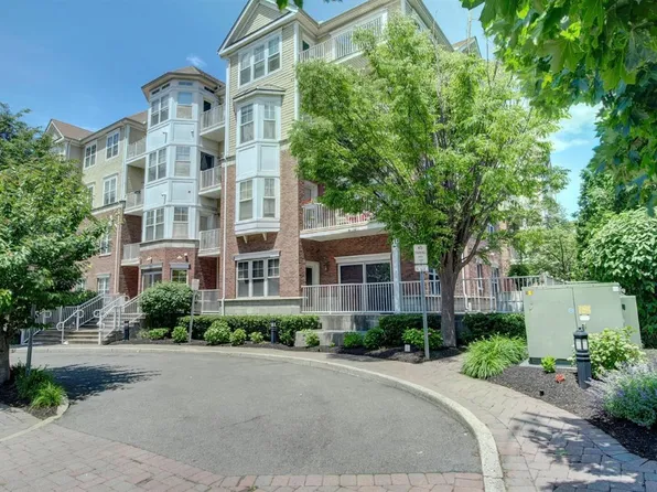201-201 W 30th St #107, Bayonne, NJ 07002