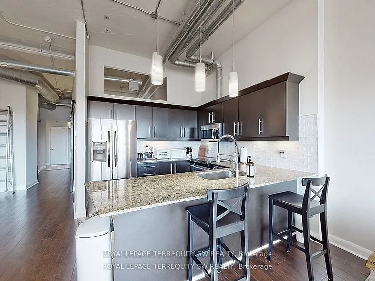 700 King St W #1101 — Photo 18