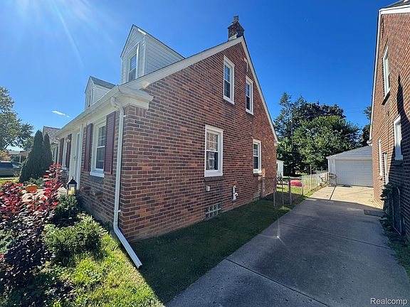 3rd image of 1505 Highview St