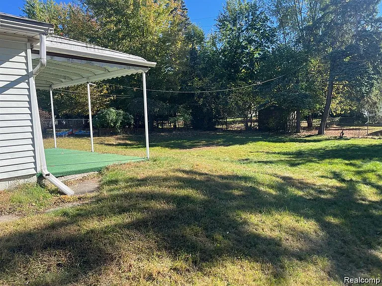 1253 Atkinson Ave — Photo 3